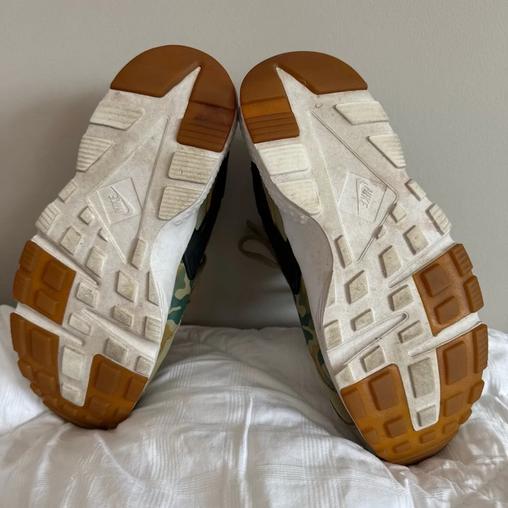 Nike Huarache Camouflage Green Sneakers. Used- Signs Of Wear. Size Y6.5